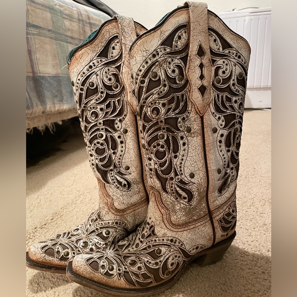 Corral Women’s Boots - size 6 M - taupe/brown